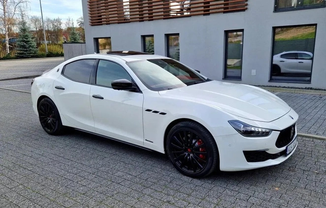 Maserati Ghibli cena 259000 przebieg: 33000, rok produkcji 2019 z Łowicz małe 781